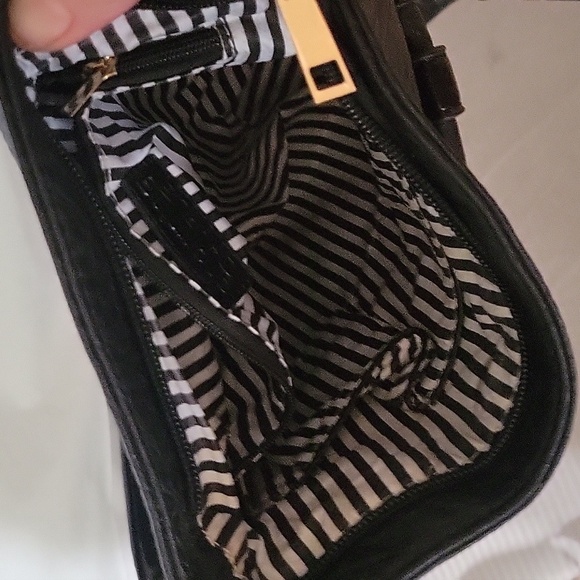 CHARMING CHARLIE Small Shoulder Bag Pebbled Black Striped Inside Pockets Travel - Picture 5 of 5